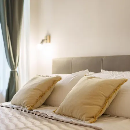 Alfonsina Guest 3* نابولي